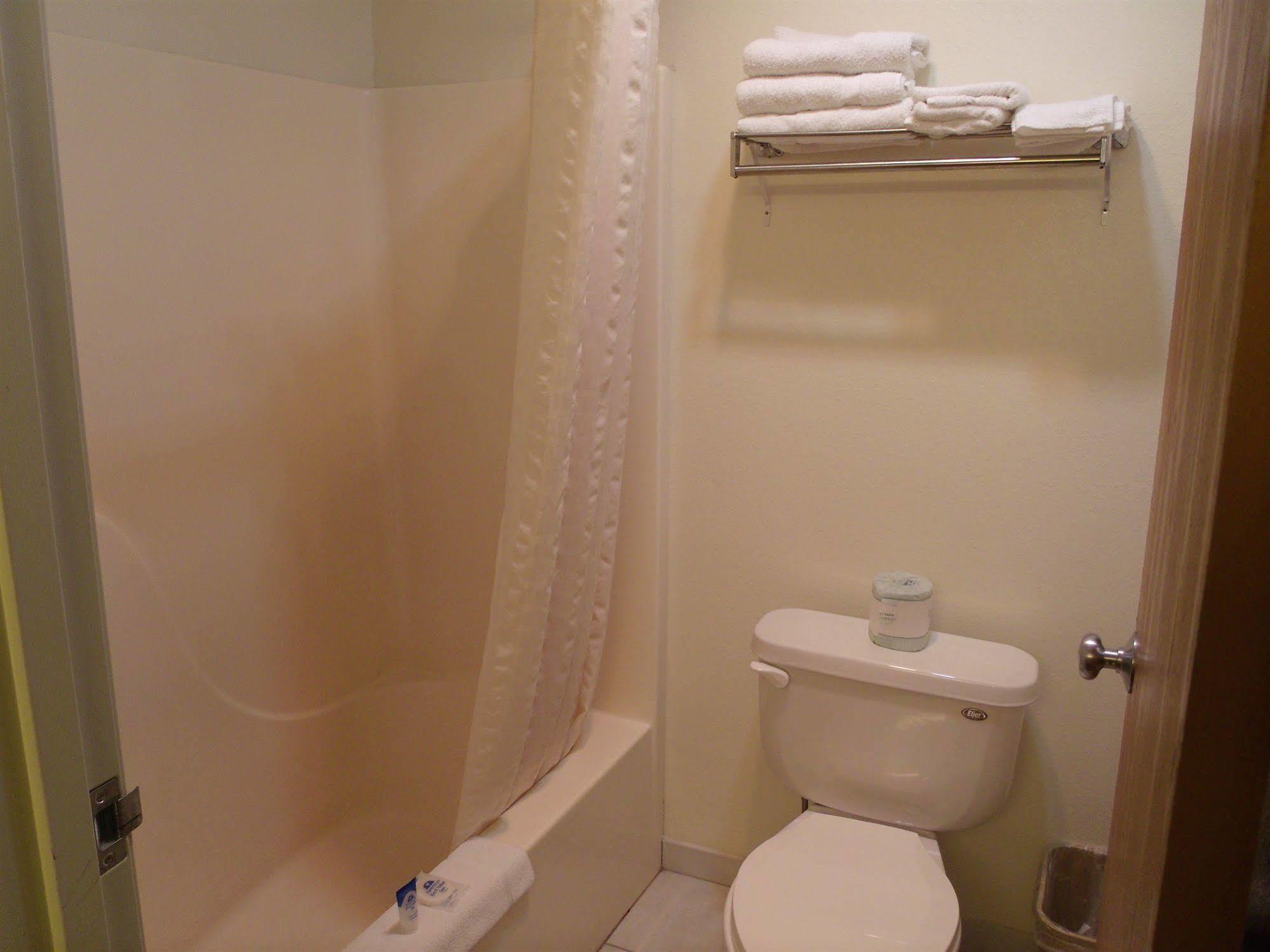 Americas Value Inn&suites Hotel 2*
